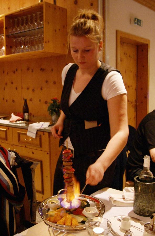 Hotel Grischuna Filisur Bagian luar foto