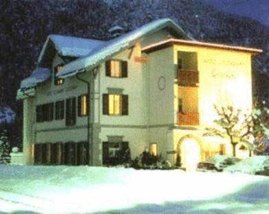 Hotel Grischuna Filisur Bagian luar foto